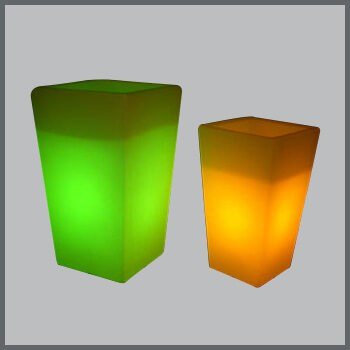 &Phi;&omega;&tau;&omicron;&gamma;&rho;&alpha;&phi;ί&alpha; &delta;ύ&omicron; &tau;&epsilon;&tau;&rho;ά&gamma;&omega;&nu;&omega;&nu; &phi;&omega;&tau;&iota;&zeta;ό&mu;&epsilon;&nu;&omega;&nu; &gamma;&lambda;&alpha;&sigma;&tau;&rho;ώ&nu; &sigma;&epsilon; &pi;&rho;ά&sigma;&iota;&nu;&omicron; &kappa;&alpha;&iota; &pi;&omicron;&rho;&tau;&omicron;&kappa;&alpha;&lambda;ί &chi;&rho;ώ&mu;&alpha;, &alpha;&pi;ό &tau;&eta; &beta;&iota;&omicron;&tau;&epsilon;&chi;&nu;ί&alpha; &alpha;&mu;&pi;&alpha;&zeta;&omicron;ύ&rho; &kappa;&alpha;&iota; &phi;&omega;&tau;&iota;&sigma;&tau;&iota;&kappa;ώ&nu; Gekas Luminoso.